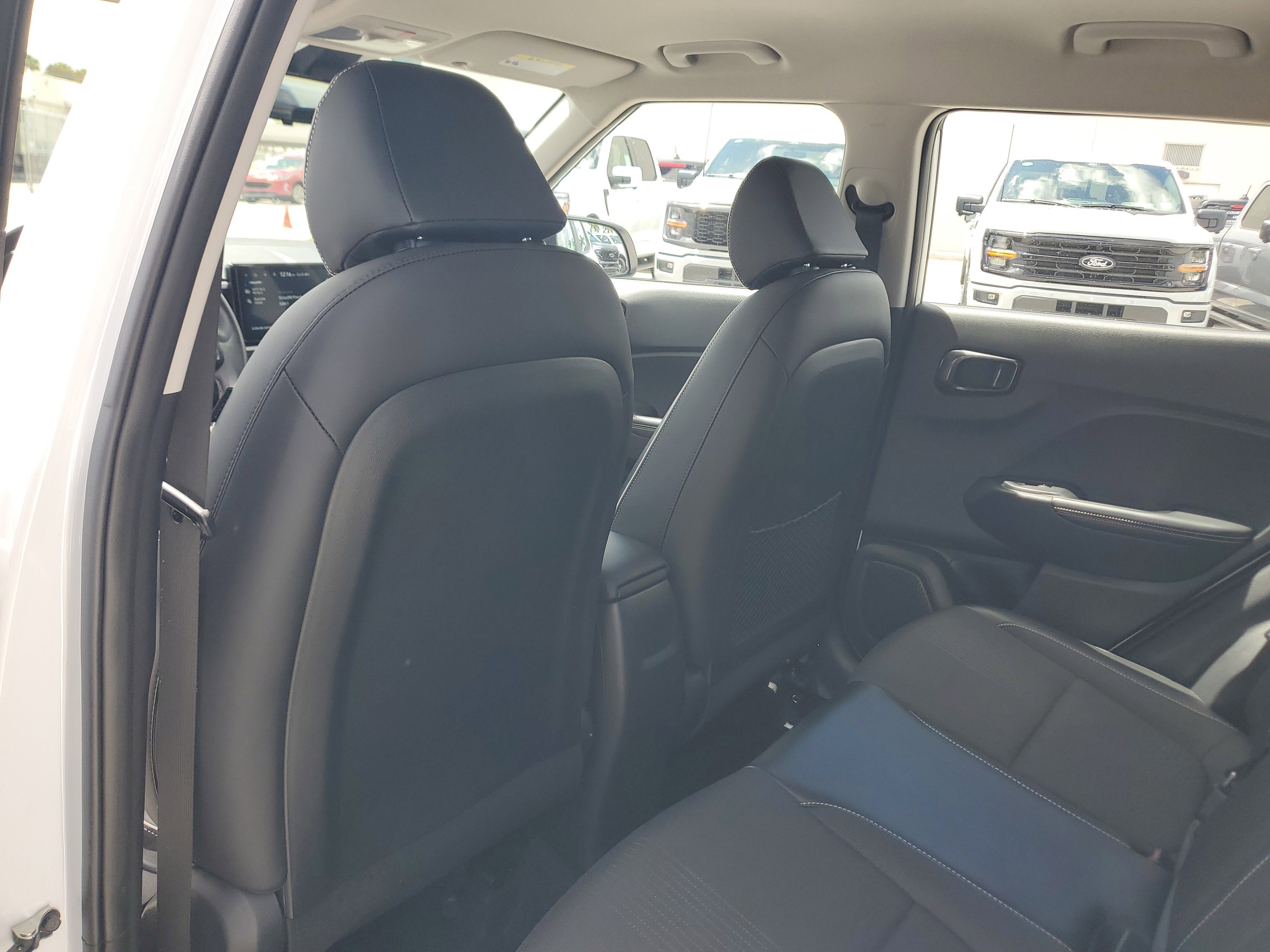 Used 2023 Hyundai Venue Limited w/ Cargo Package image 14