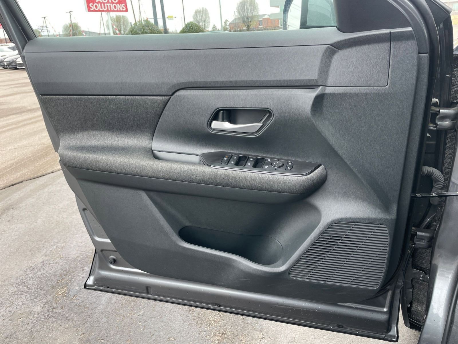 Used 2025 Nissan Kicks SV image 18