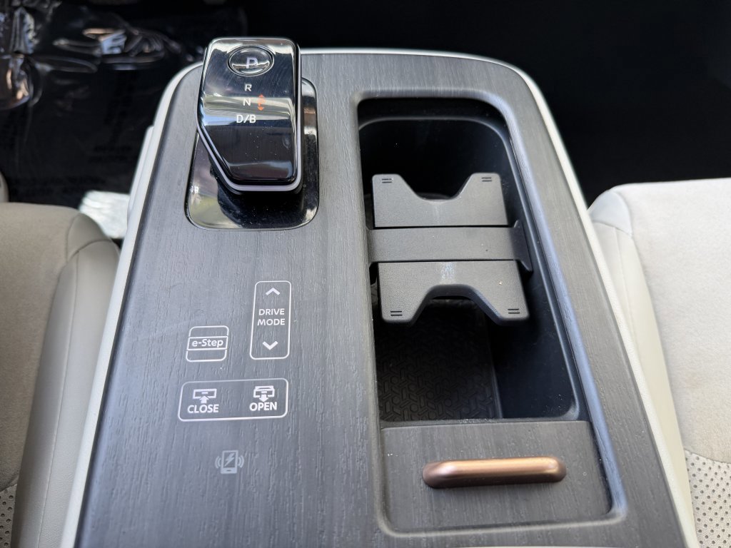 Used 2024 Nissan Ariya FWD image 25