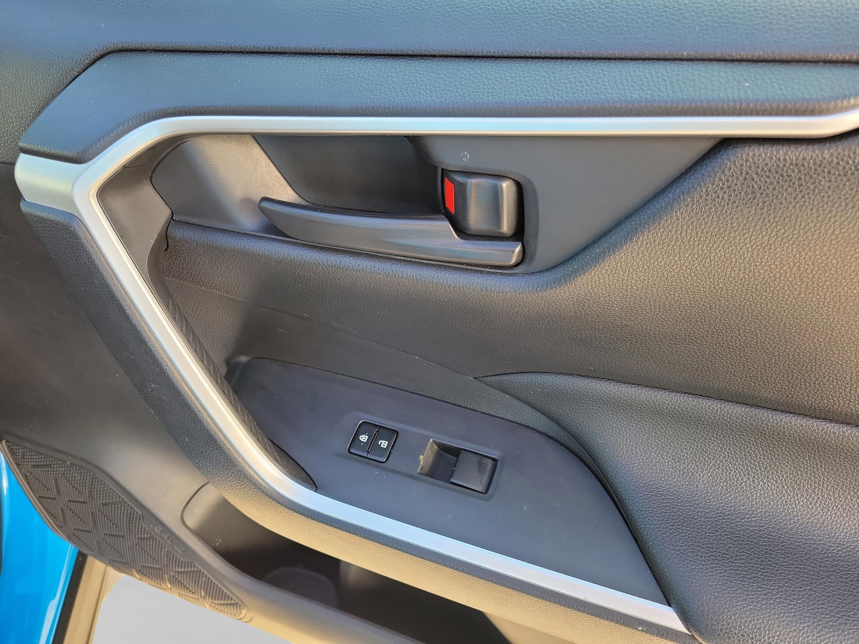 Used 2019 Toyota RAV4 LE w/ All Weather Liner Package AWD/4WD image 9