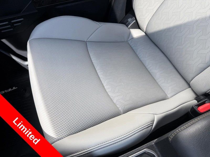 Used 2025 Toyota Tacoma Limited AWD/4WD image 25