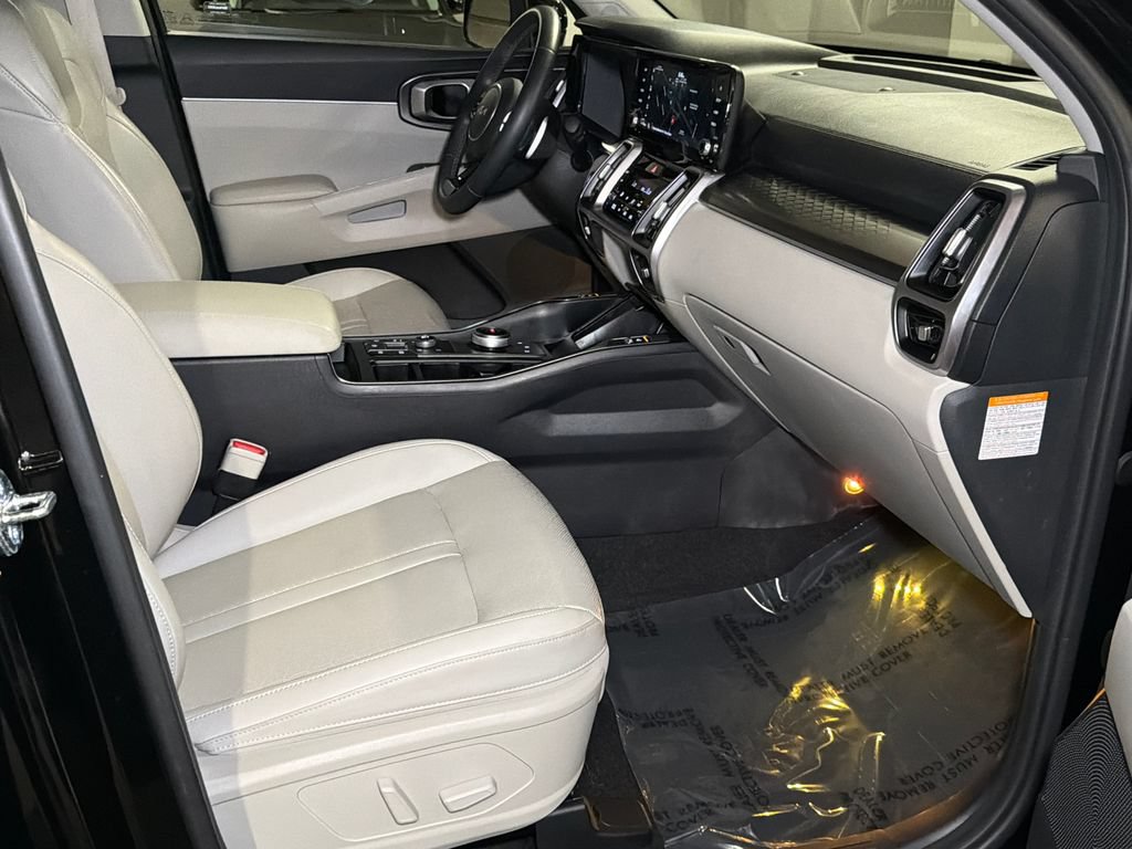 Certified 2023 Kia Sorento EX AWD/4WD image 12
