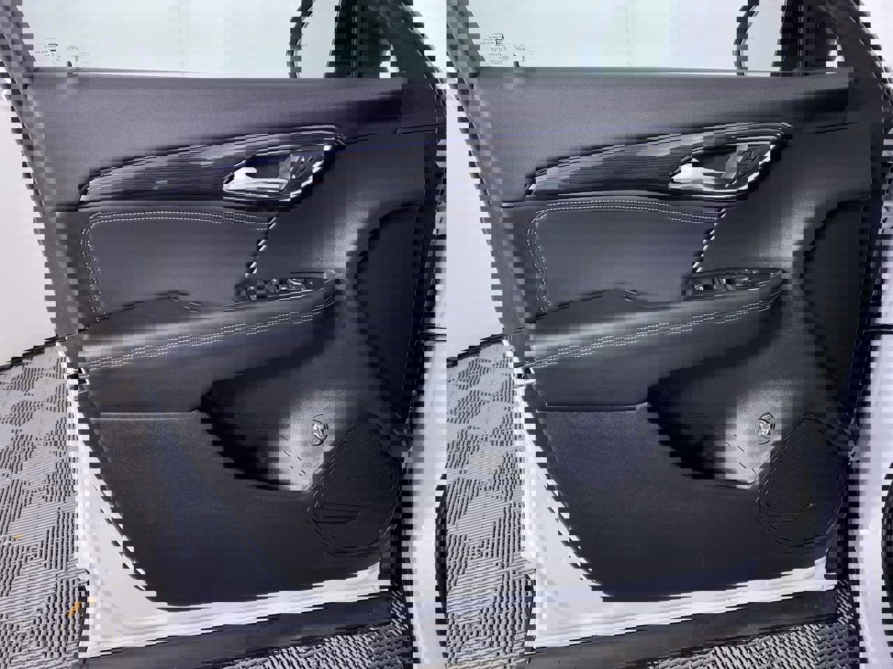 Certified 2023 Buick Envision Preferred w/ Sport Touring Package image 11