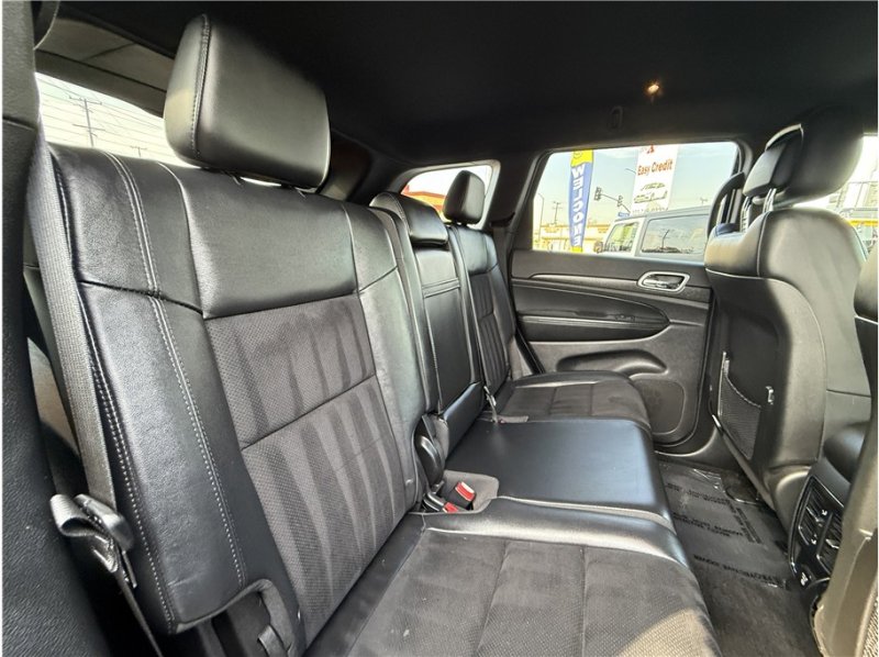 Used 2018 Jeep Grand Cherokee Altitude image 28