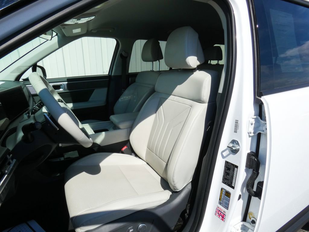 Used 2025 Hyundai Santa Fe SEL AWD/4WD image 6