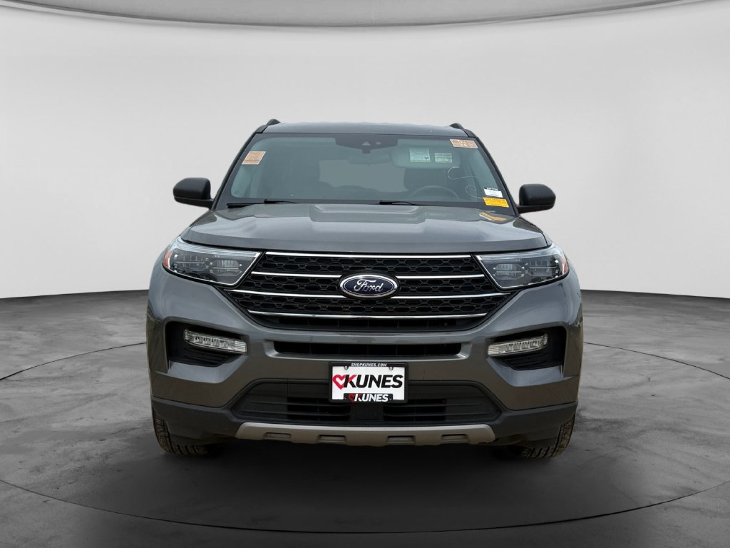 Used 2023 Ford Explorer XLT w/ Equipment Group 202A AWD/4WD image 3
