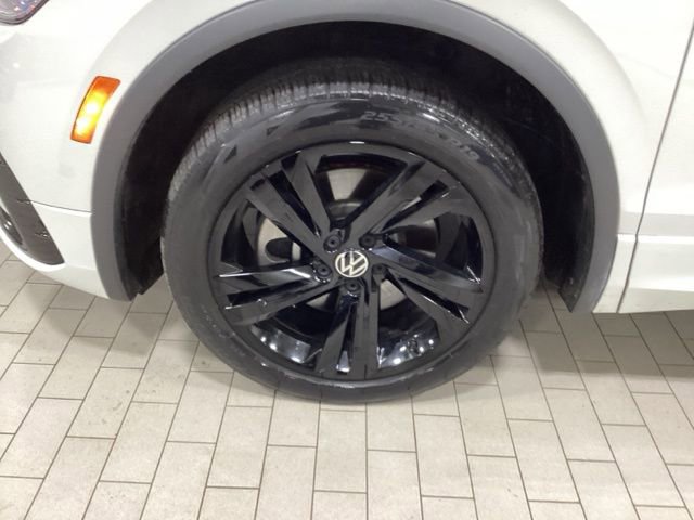 Certified 2023 Volkswagen Tiguan SE R-Line image 13