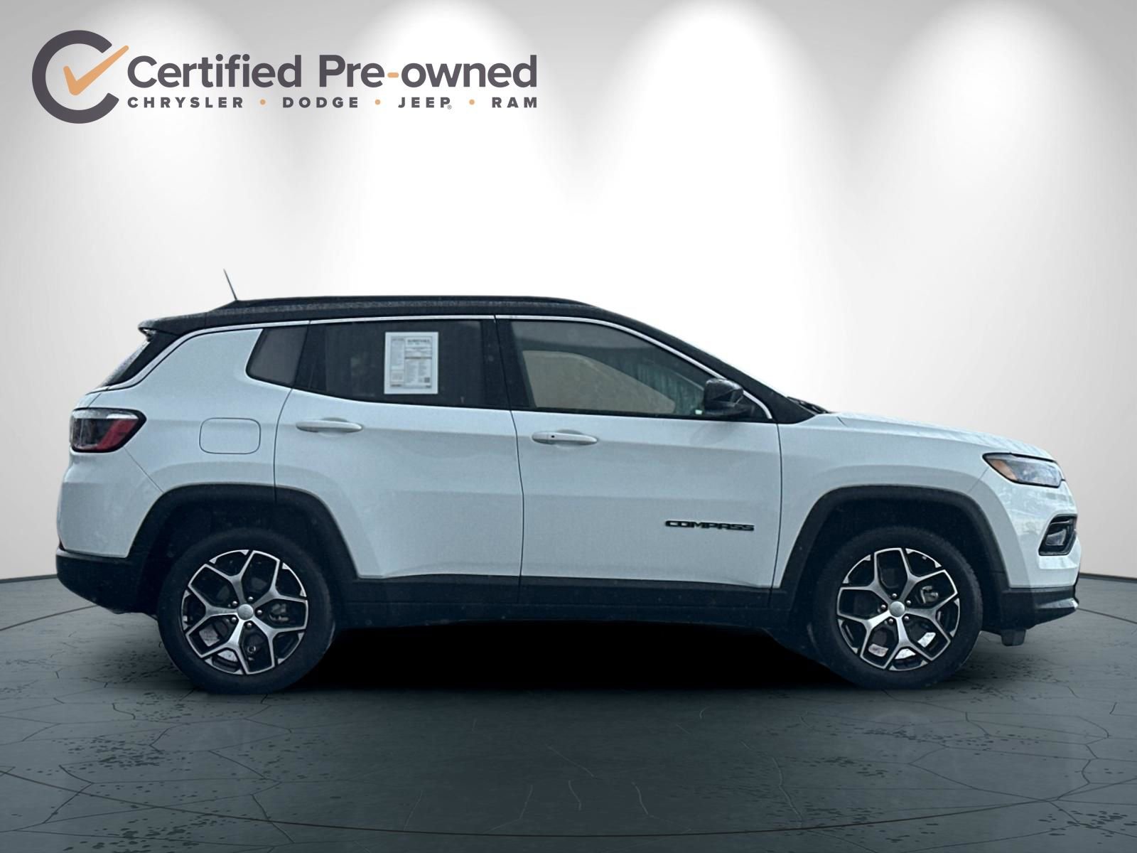 Used 2024 Jeep Compass Limited image 3