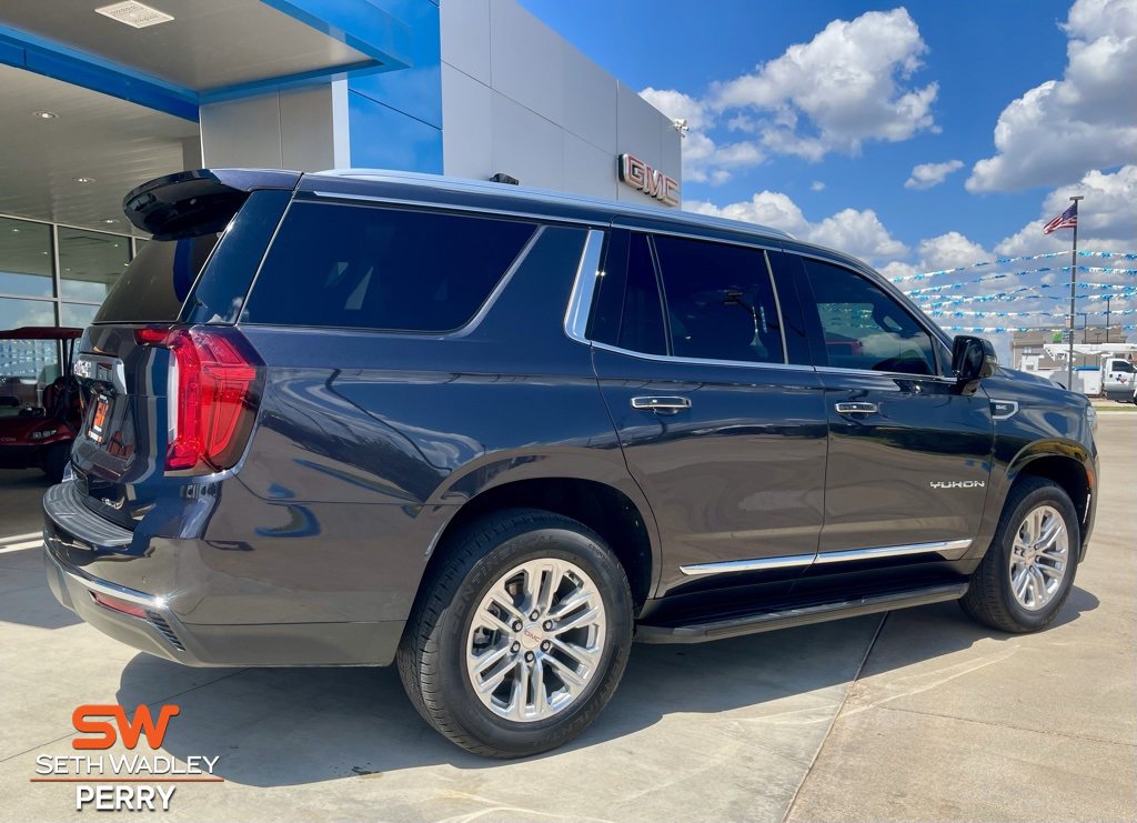 Used 2023 GMC Yukon SLT w/ SLT Luxury Package image 3