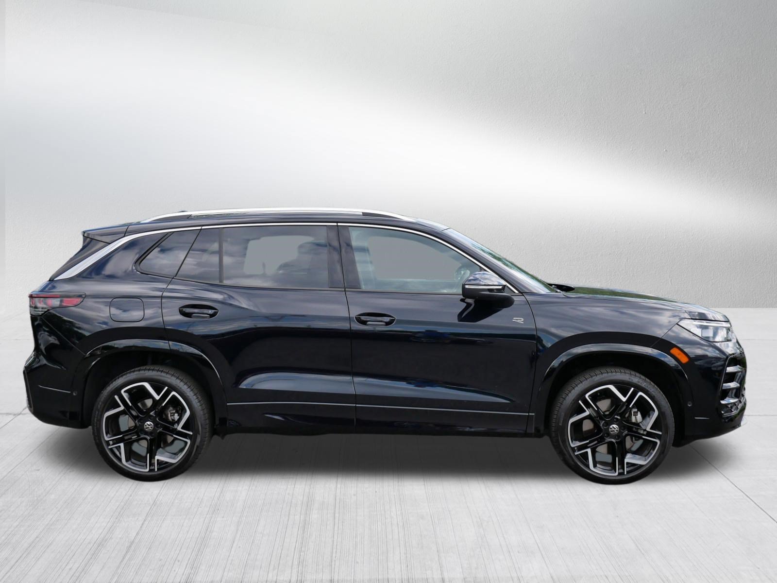 Certified 2026 Volkswagen Tiguan SEL R-Line AWD/4WD image 8