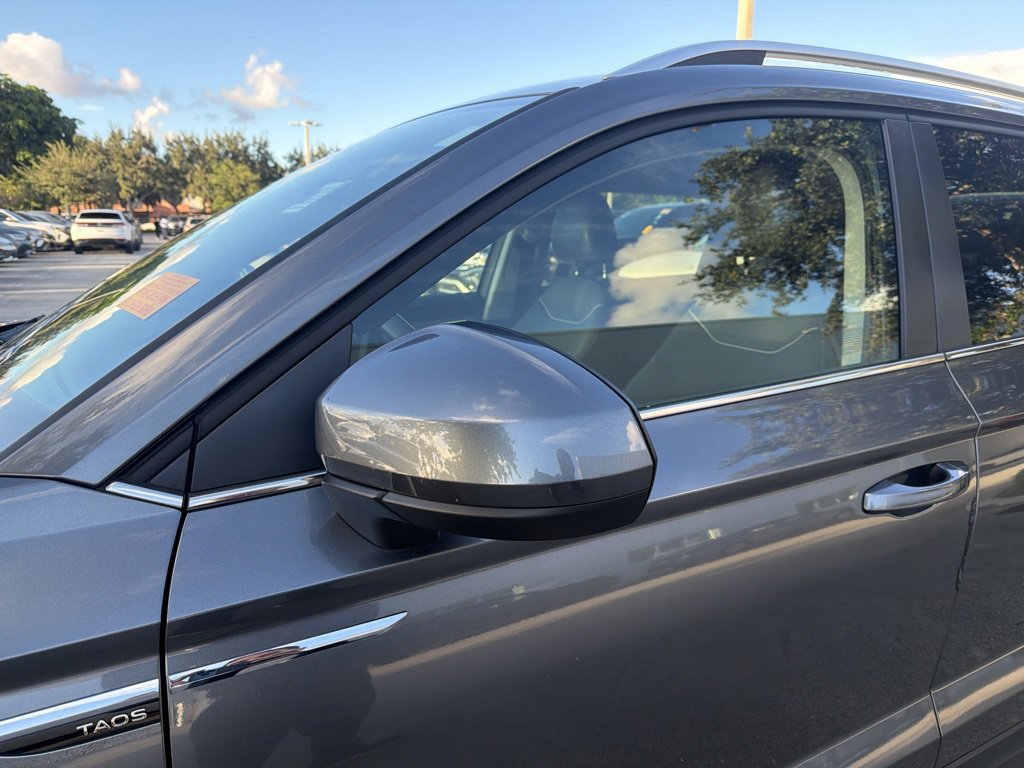 Used 2024 Volkswagen Taos SE FWD image 3