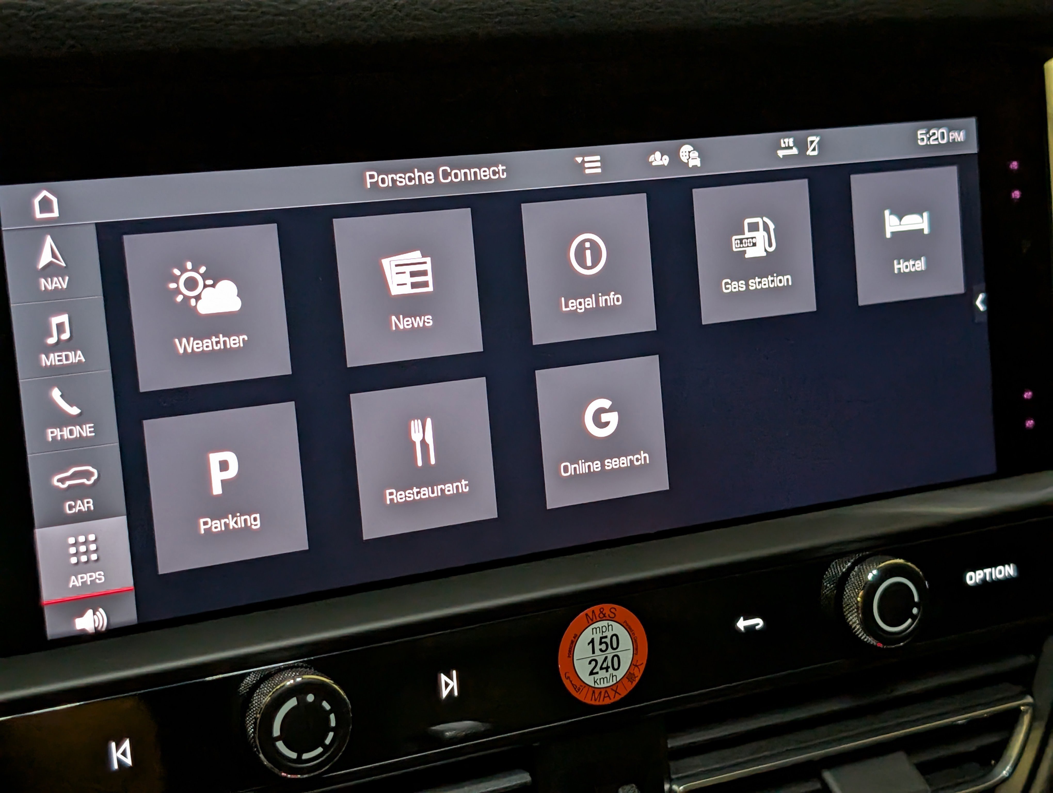 Certified 2025 Porsche Macan image 38