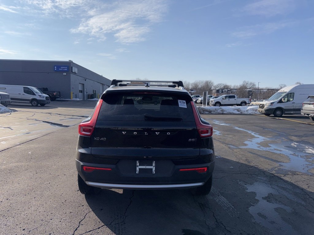 Used 2024 Volvo XC40 B5 Plus image 6