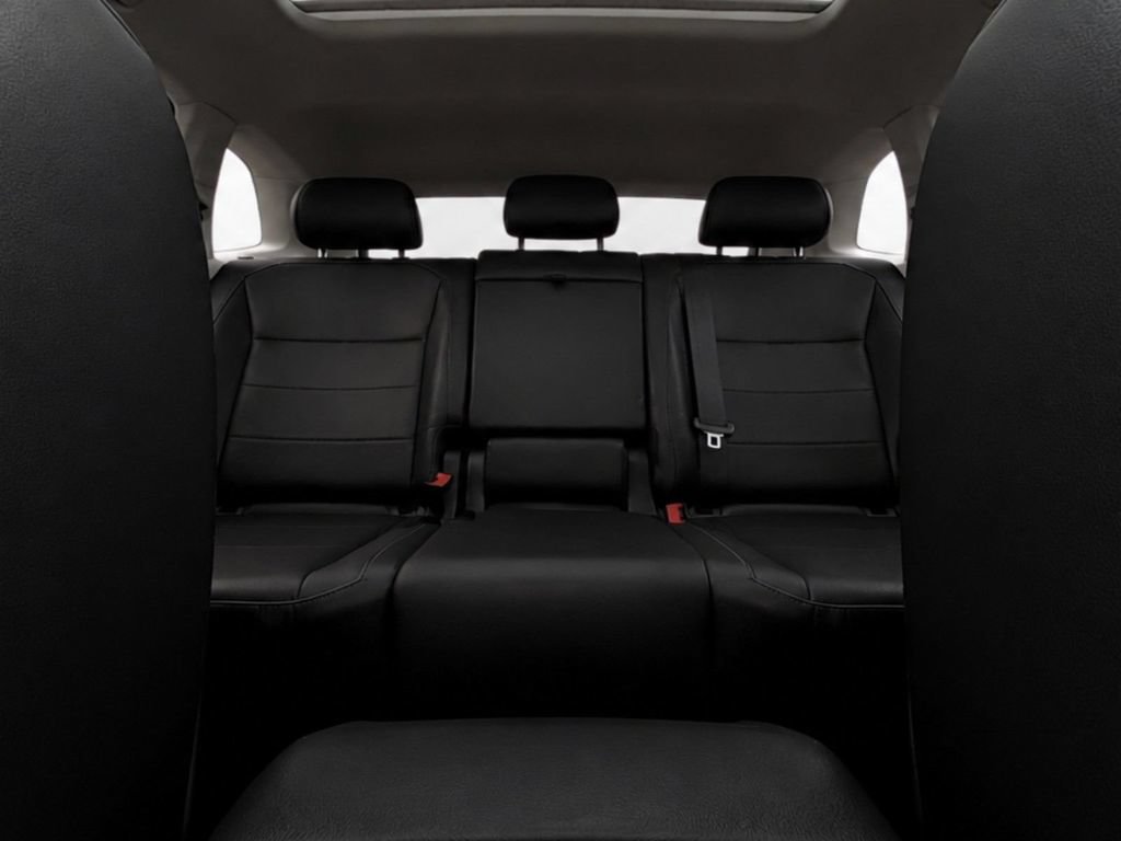 Certified 2020 Volkswagen Tiguan SE w/ Panoramic Sunroof Package AWD/4WD image 27