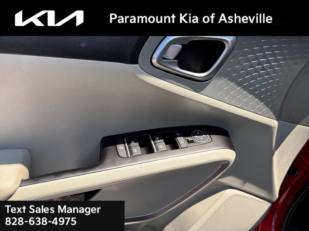 Certified 2023 Kia Soul LX w/ LX Technology Package FWD image 22