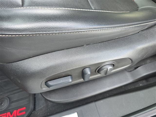 Used 2023 GMC Acadia SLT w/ Technology Package image 19