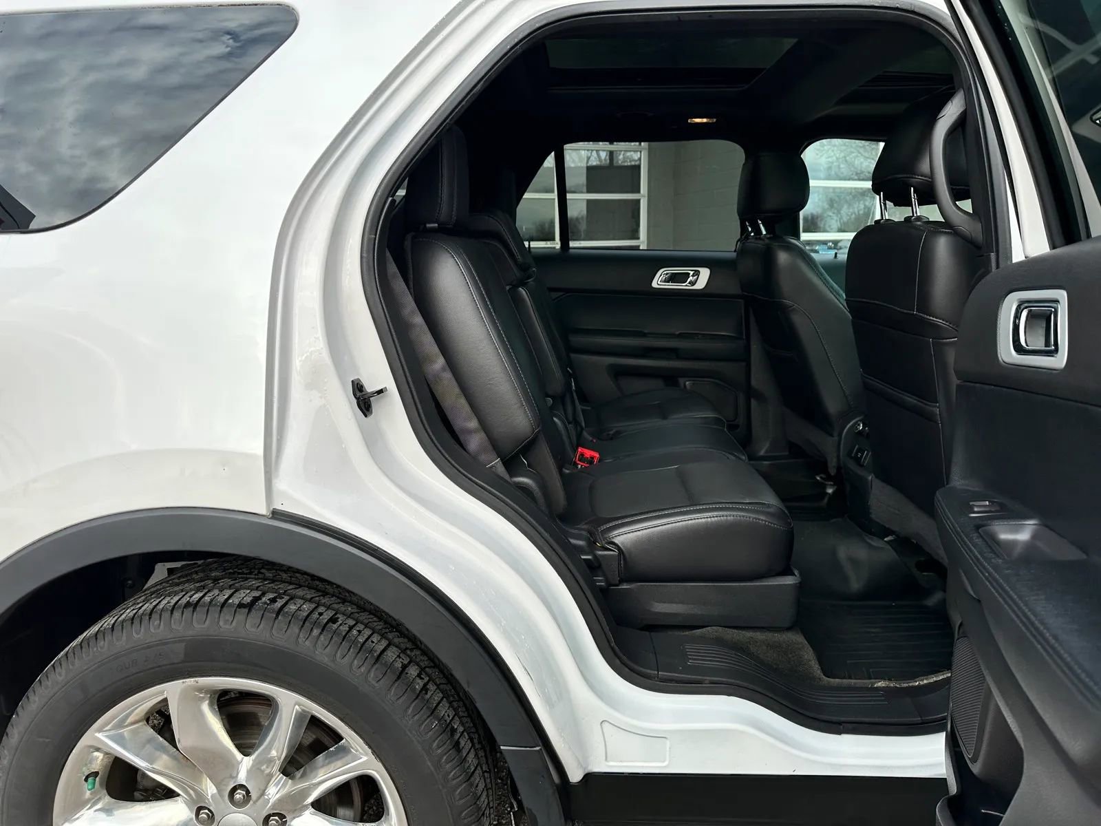 Used 2015 Ford Explorer Limited w/ Equipment Group 302A AWD/4WD image 18