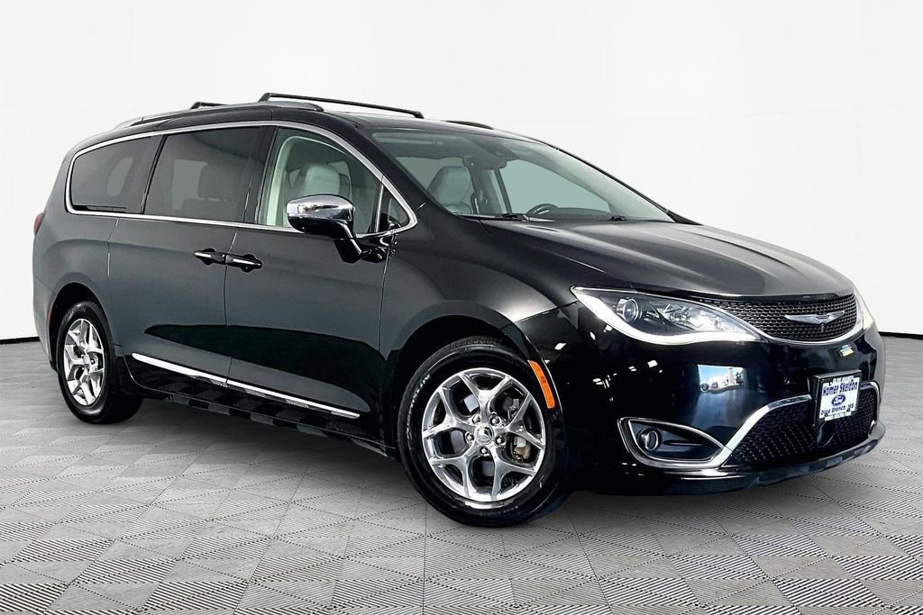 Used 2017 Chrysler Pacifica Limited w/ UConnect Theater Package FWD image 1