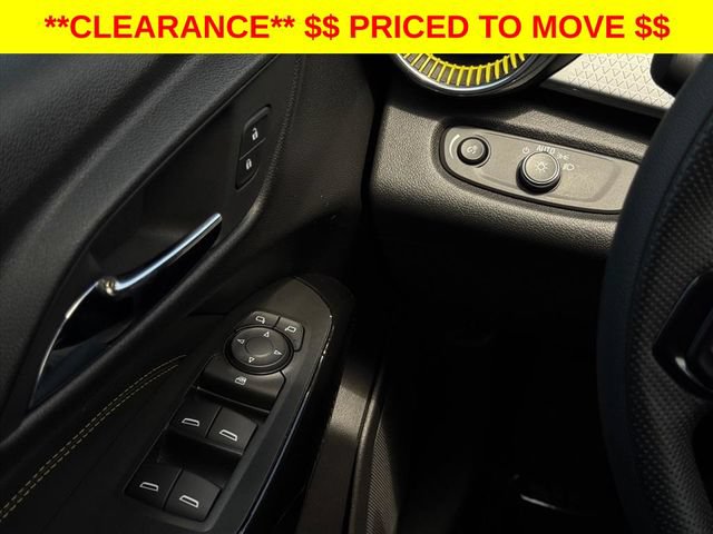 Used 2025 Chevrolet Trax LT FWD image 27