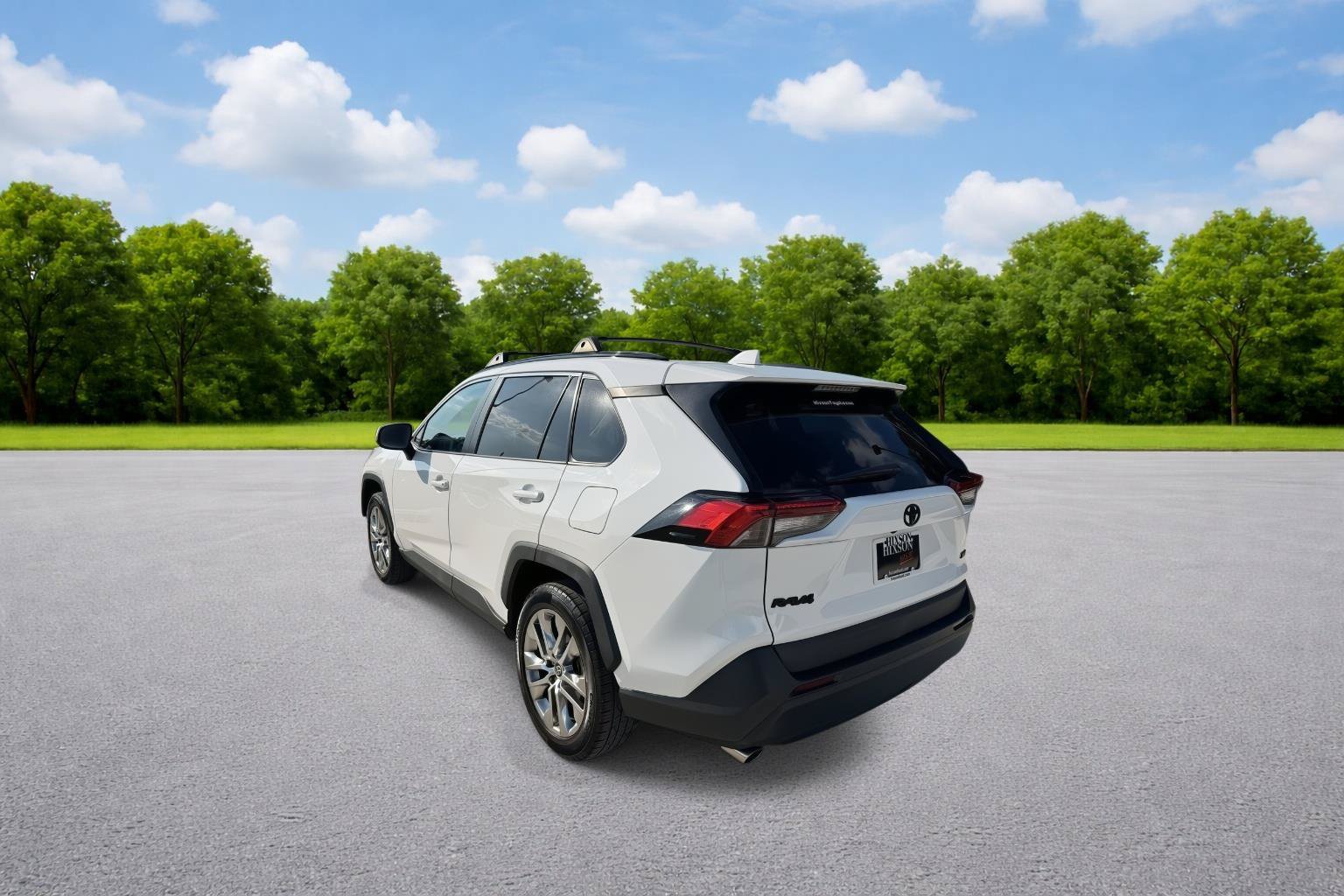 Used 2020 Toyota RAV4 XLE Premium FWD image 6