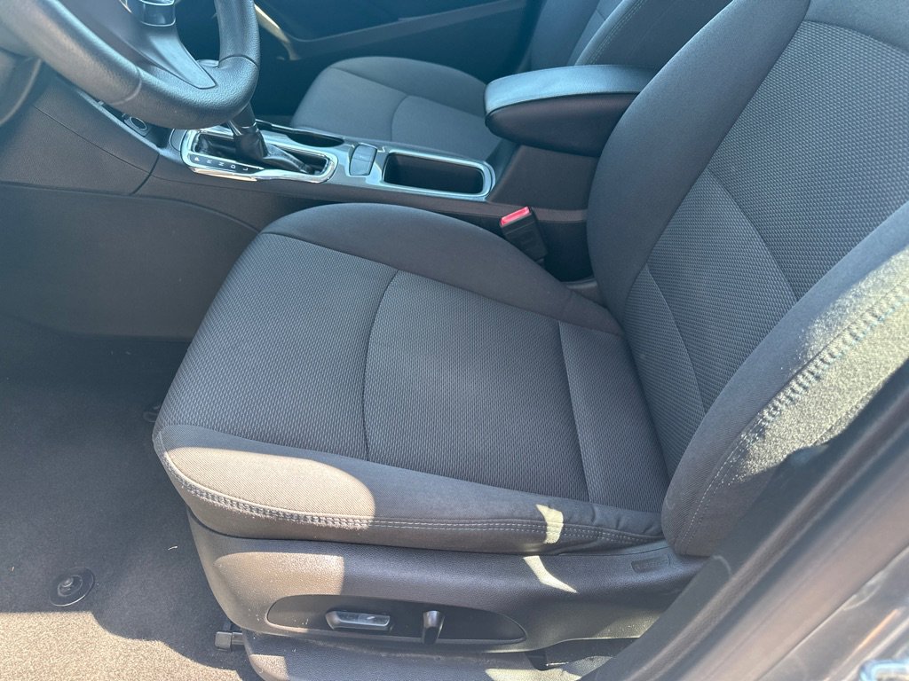 Used 2018 Chevrolet Cruze LT w/ Convenience Package FWD image 19