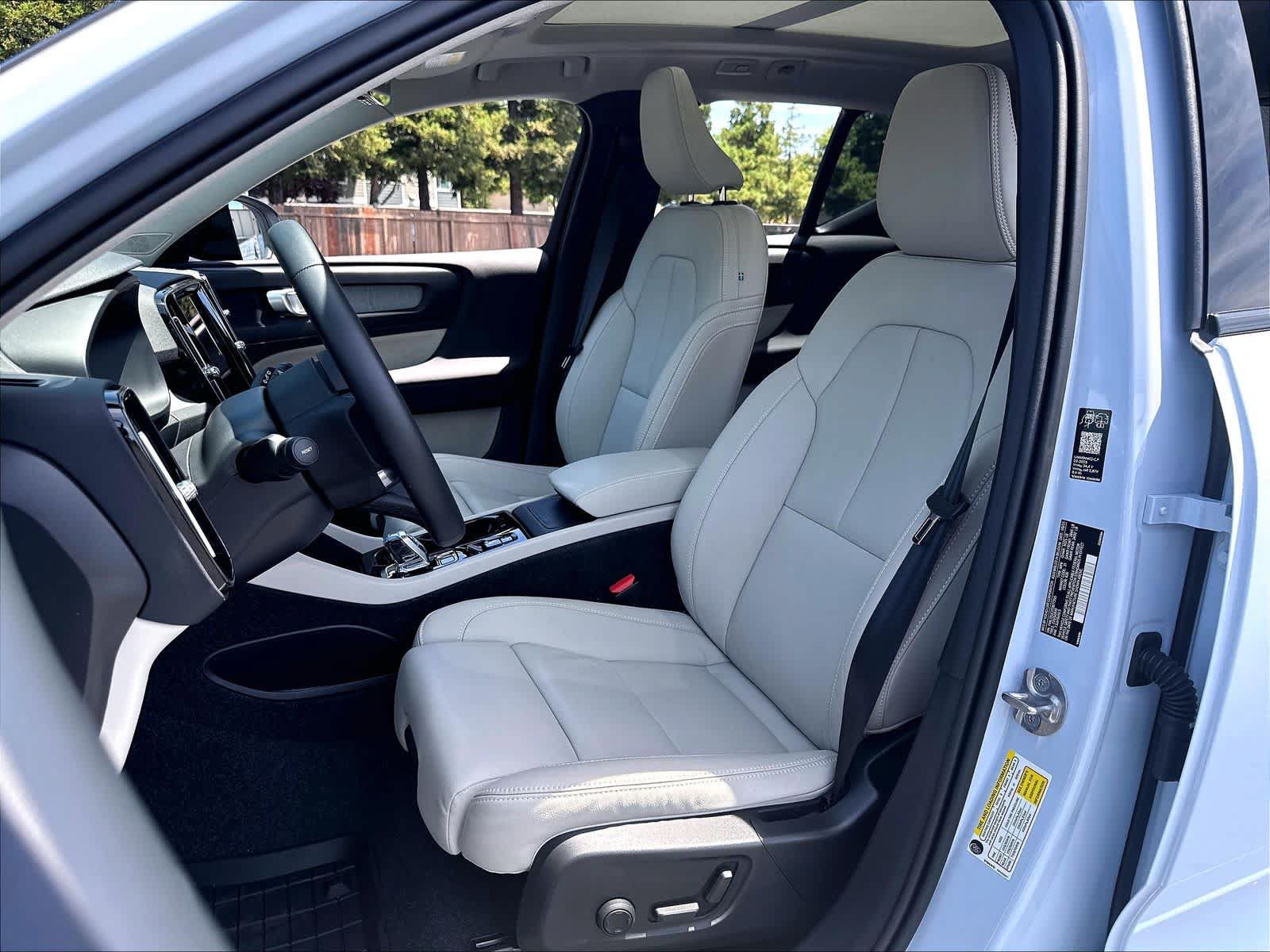 Used 2026 Volvo XC40 B5 Plus w/ Protection Package Premier AWD/4WD image 28