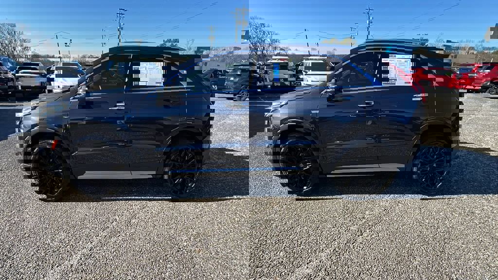 Used 2023 Cadillac XT4 Premium Luxury w/ Enhanced Visibility Package image 9