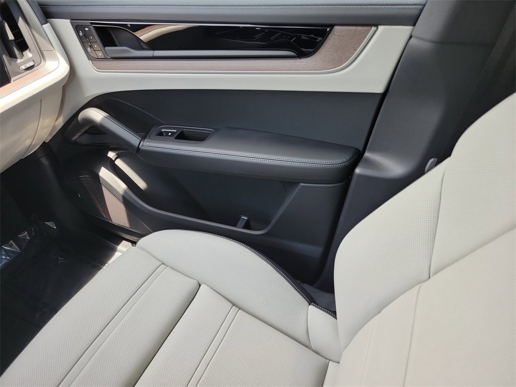 New 2025 Porsche Cayenne S image 23