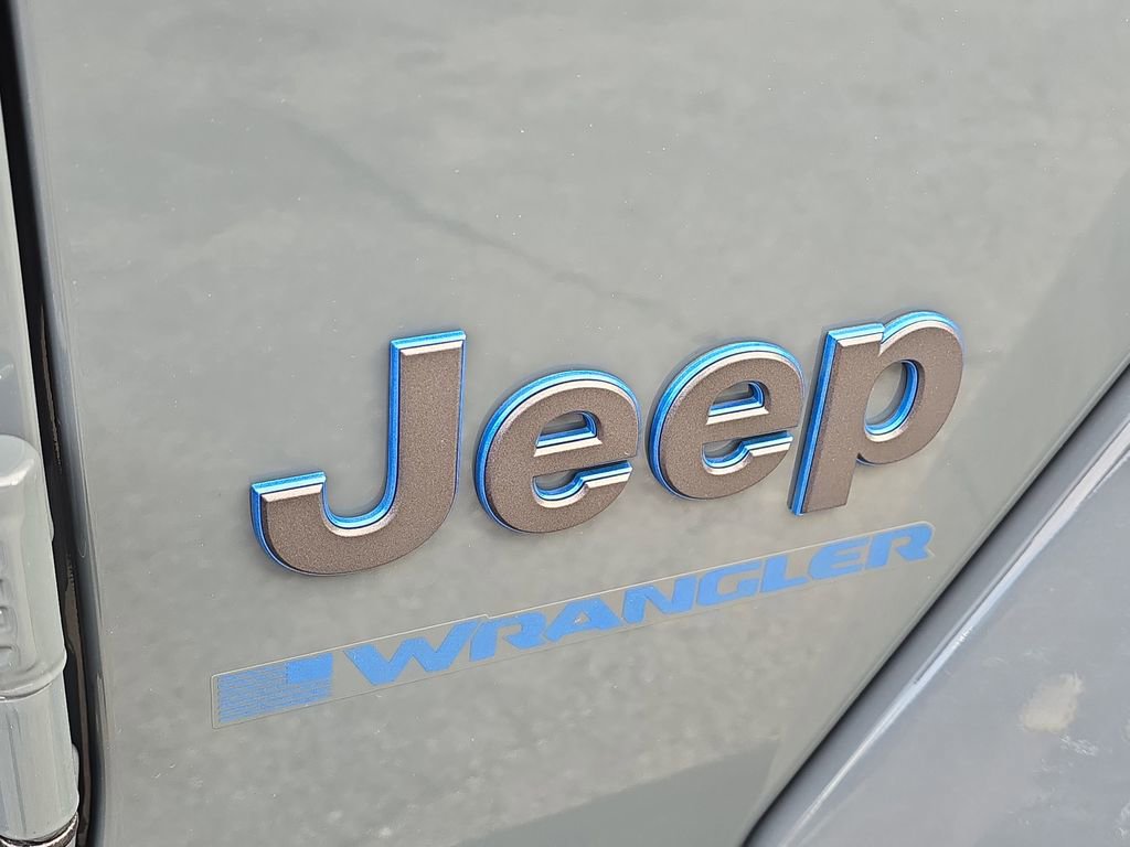 Used 2025 Jeep Wrangler Unlimited Sahara AWD/4WD image 6