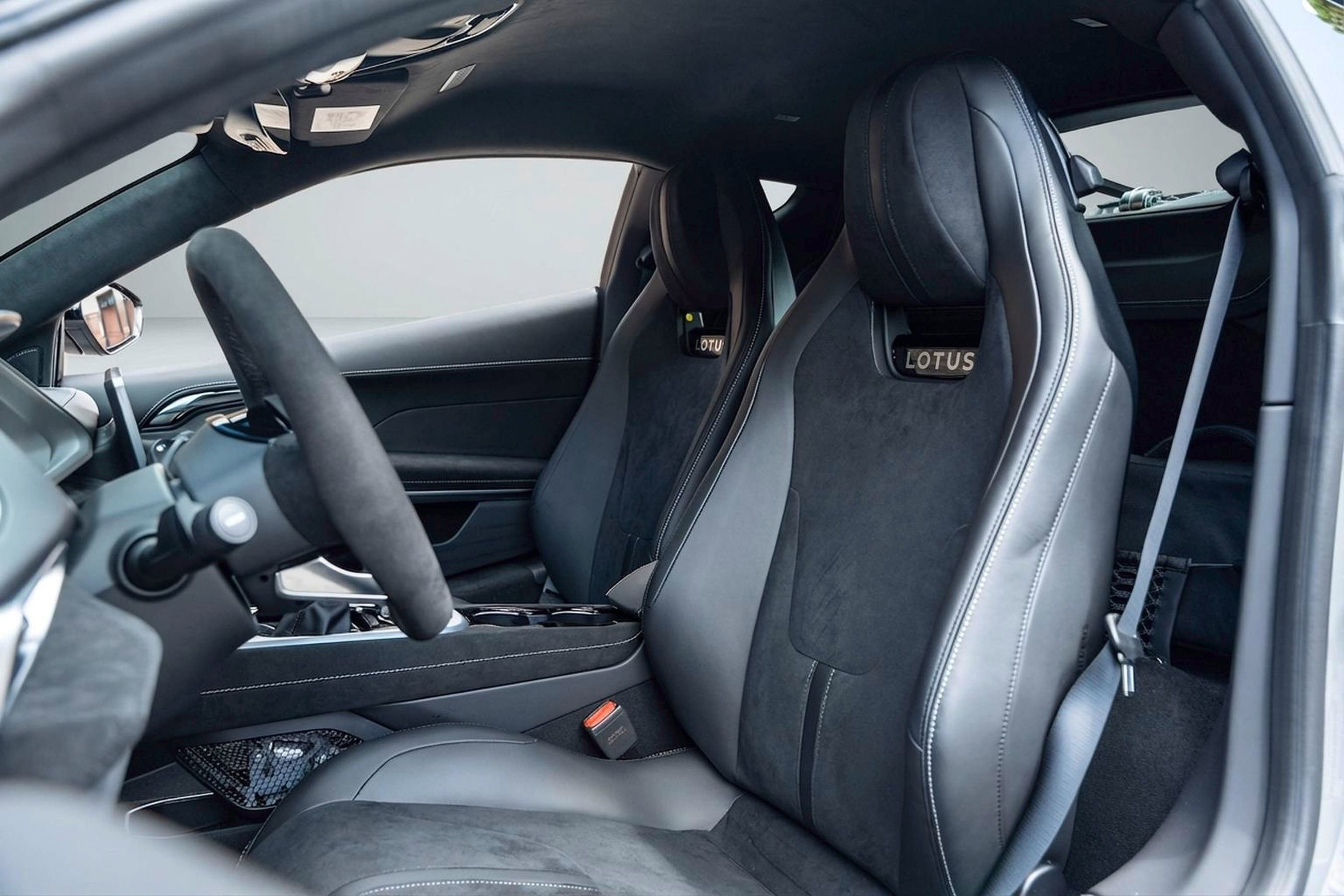 New 2025 Lotus Emira image 8