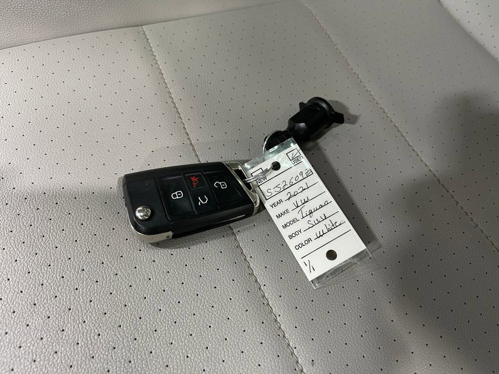 Used 2021 Volkswagen Tiguan S image 36