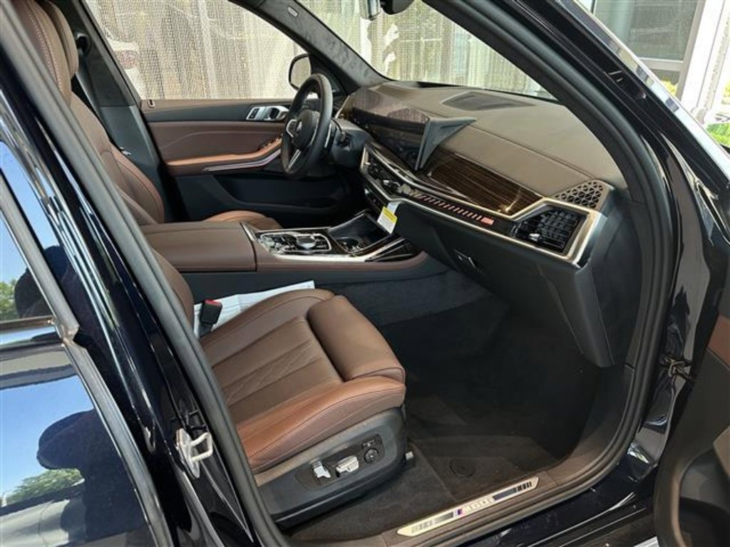 New 2025 BMW X7 M60i image 16