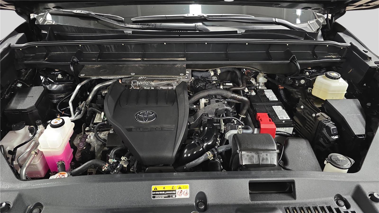 Used 2024 Toyota Highlander LE AWD/4WD image 27