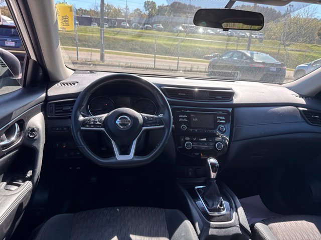 Used 2017 Nissan Rogue SV AWD/4WD image 13