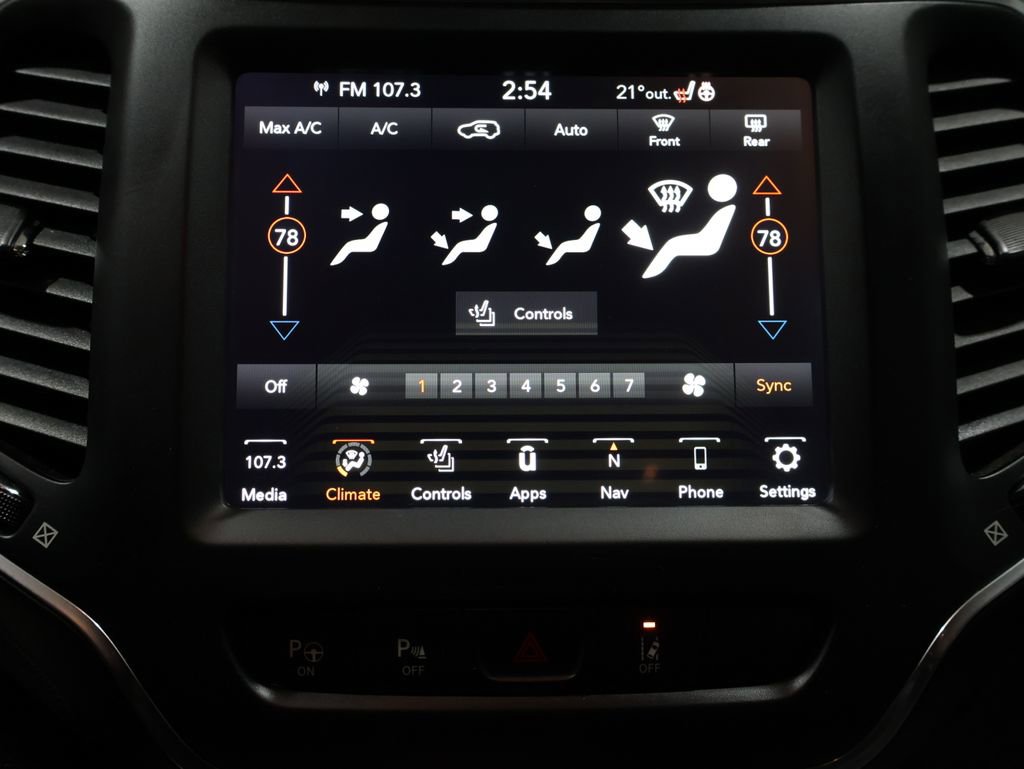 Used 2023 Jeep Cherokee Altitude Lux image 29