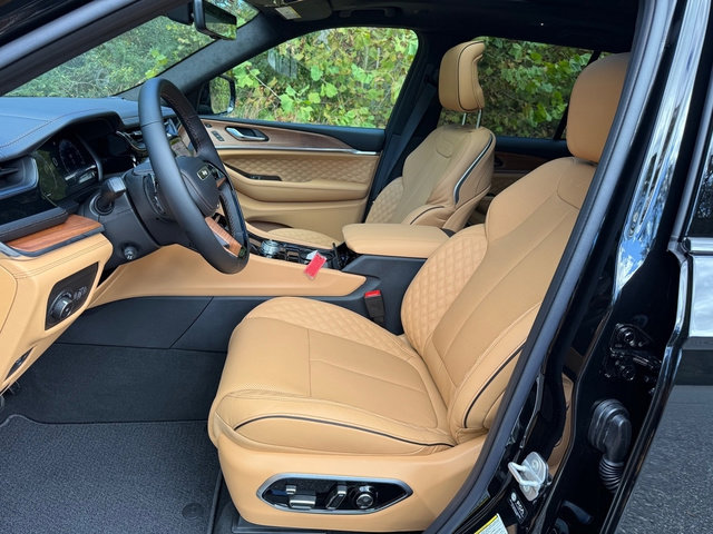 New 2025 Jeep Grand Cherokee Summit image 12