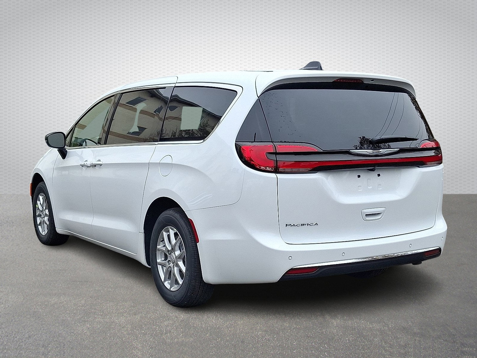 New 2026 Chrysler Pacifica Select image 4