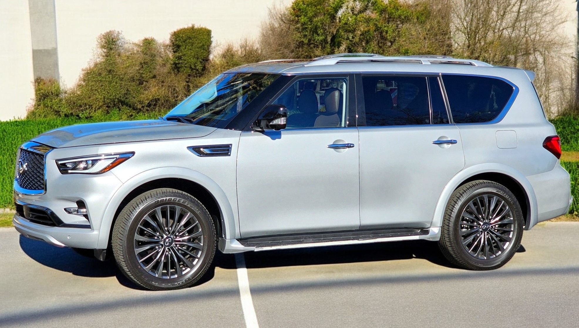 Used 2022 INFINITI QX80 Sensory w/ All-Season Package AWD/4WD image 1