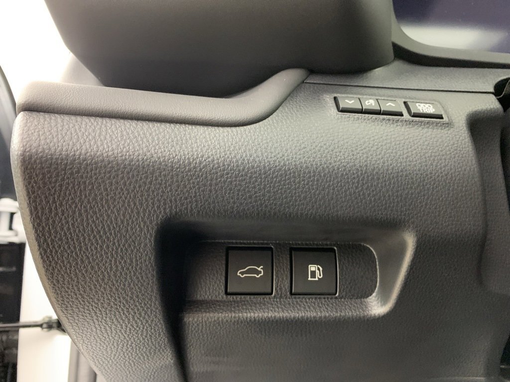 New 2026 Toyota Crown Platinum image 18