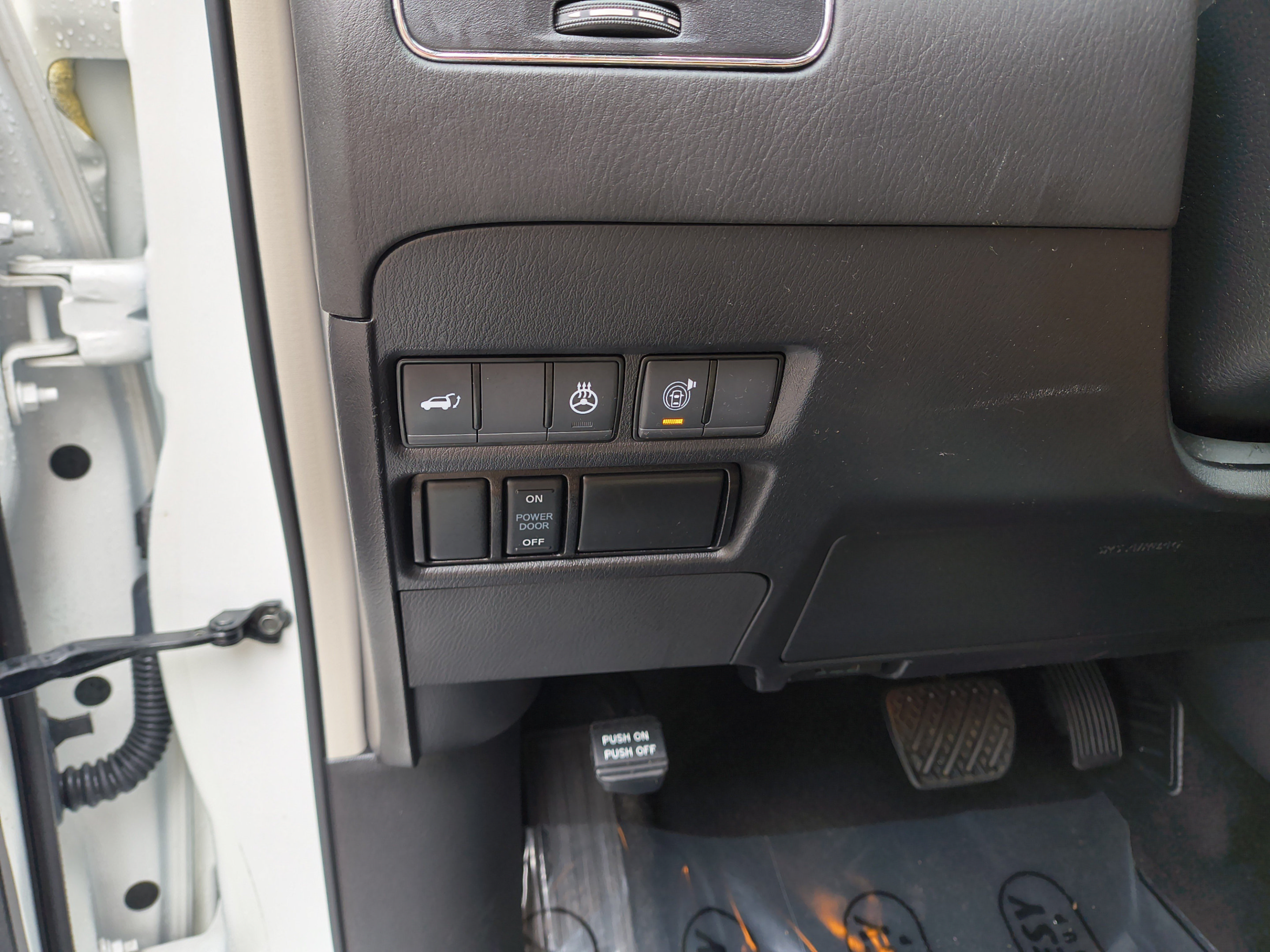 Certified 2022 Nissan Armada Platinum w/ Captain's Chairs Package RWD image 33