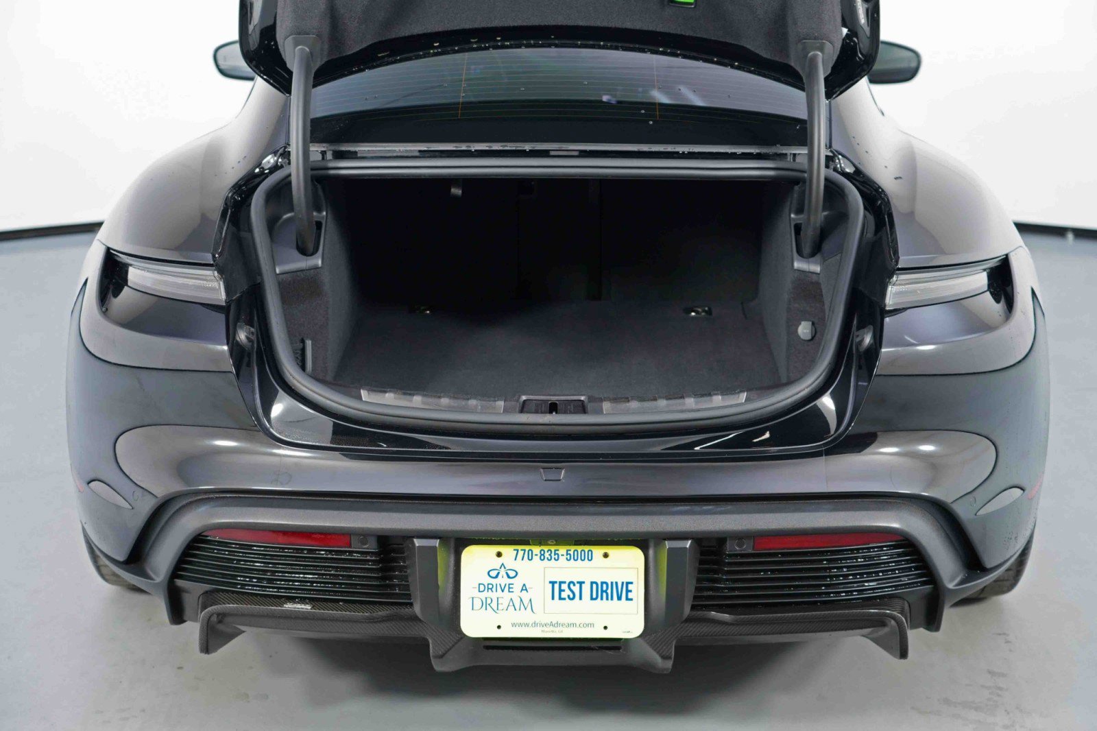 Used 2022 Porsche Taycan Turbo S image 10