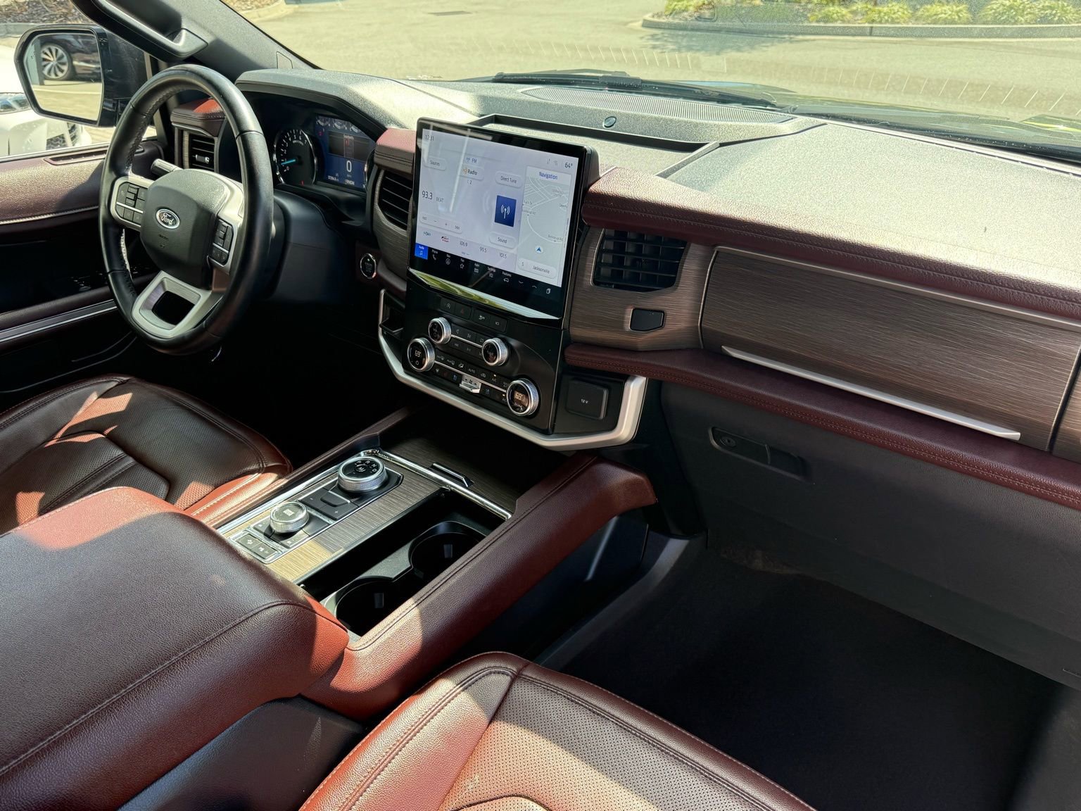 Used 2024 Ford Expedition Limited image 3