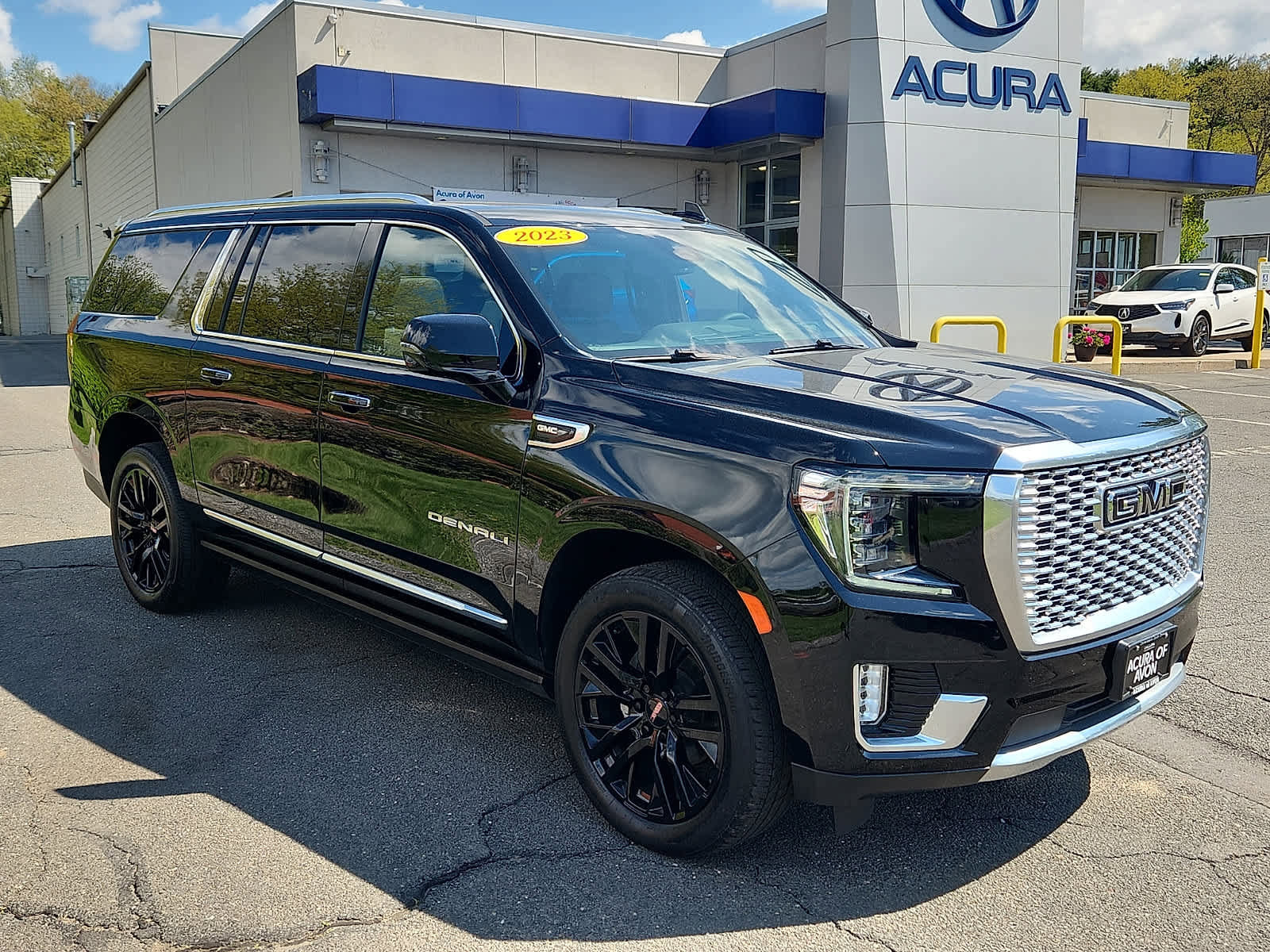 Used 2023 GMC Yukon XL Denali AWD/4WD image 4