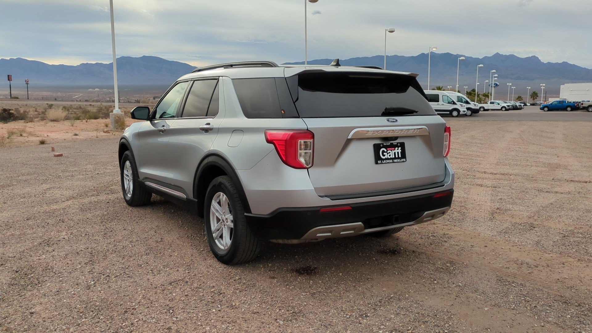Used 2022 Ford Explorer XLT w/ Equipment Group 202A image 5