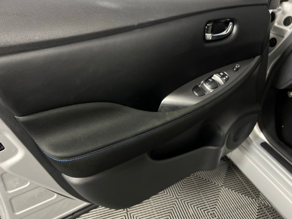 Used 2023 Nissan Leaf S image 26