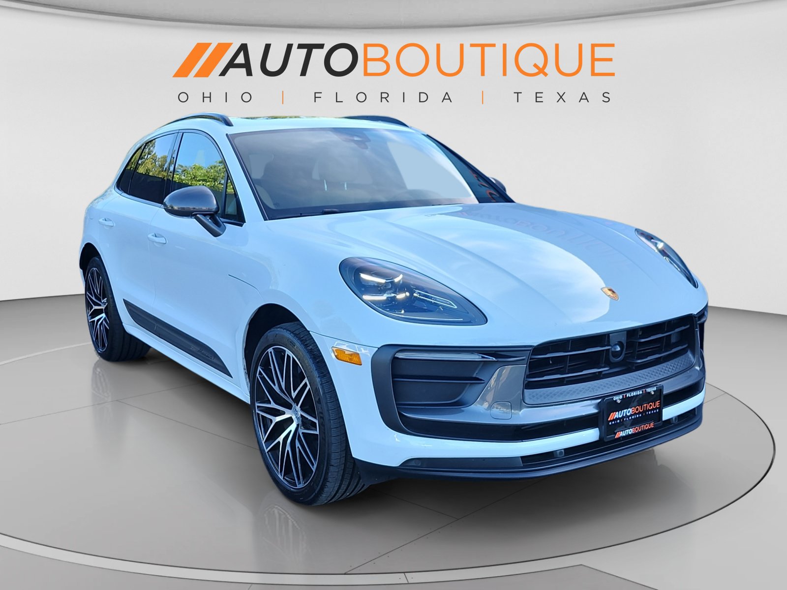 Used 2024 Porsche Macan AWD/4WD image 8