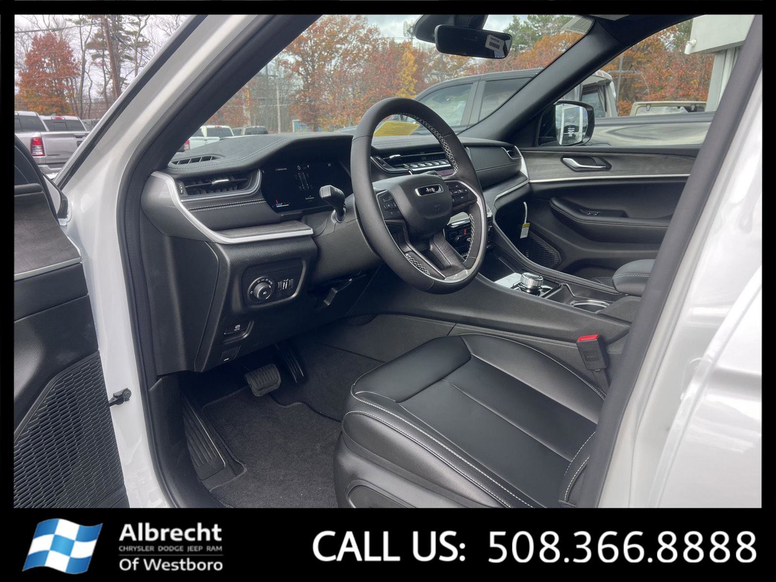 New 2025 Jeep Grand Cherokee Limited image 9