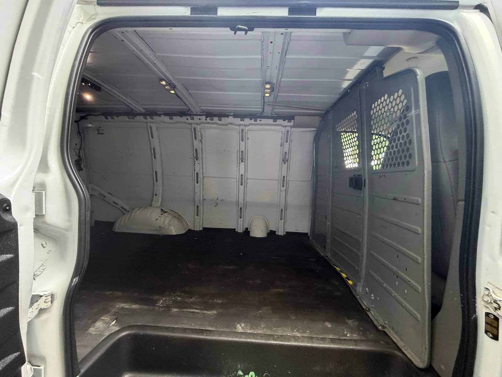 Used 2020 Chevrolet Express 2500 w/ Driver Convenience Package RWD image 34