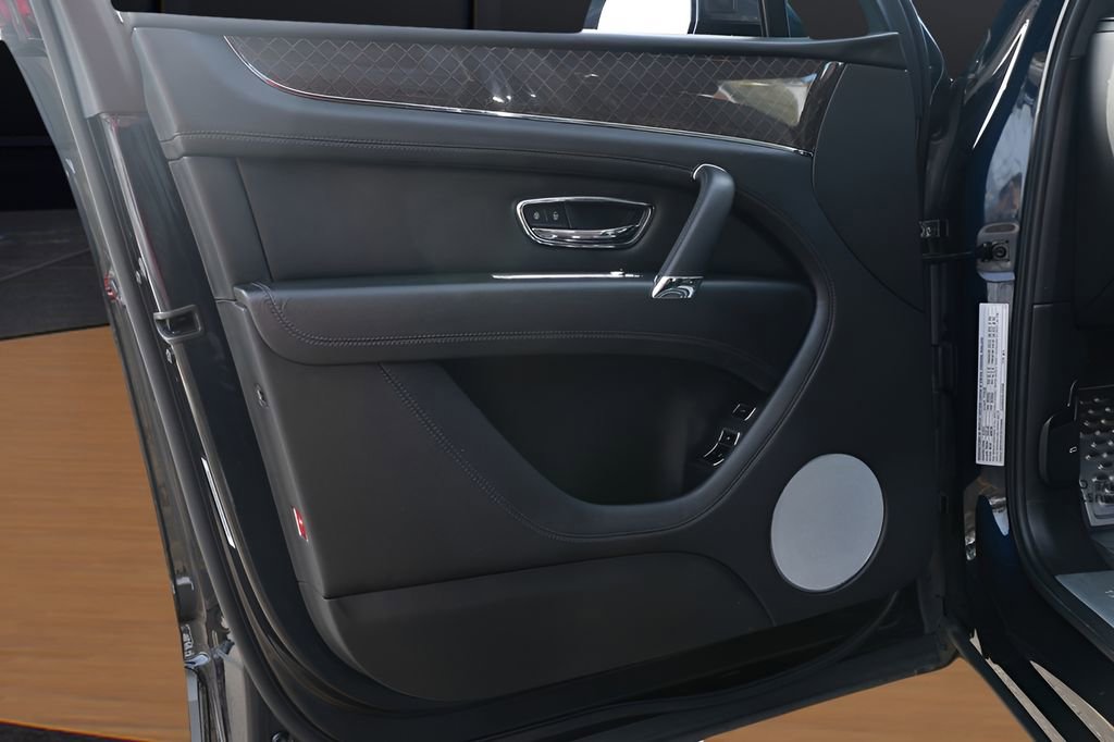 Used 2020 Bentley Bentayga Design Series image 22