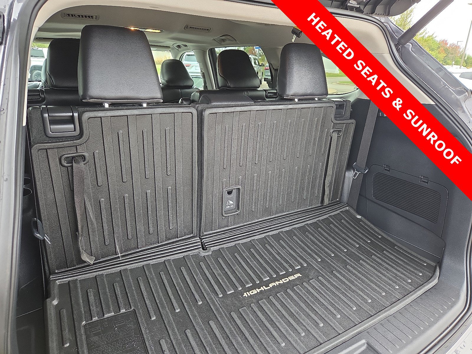 Used 2024 Toyota Highlander XLE FWD image 9